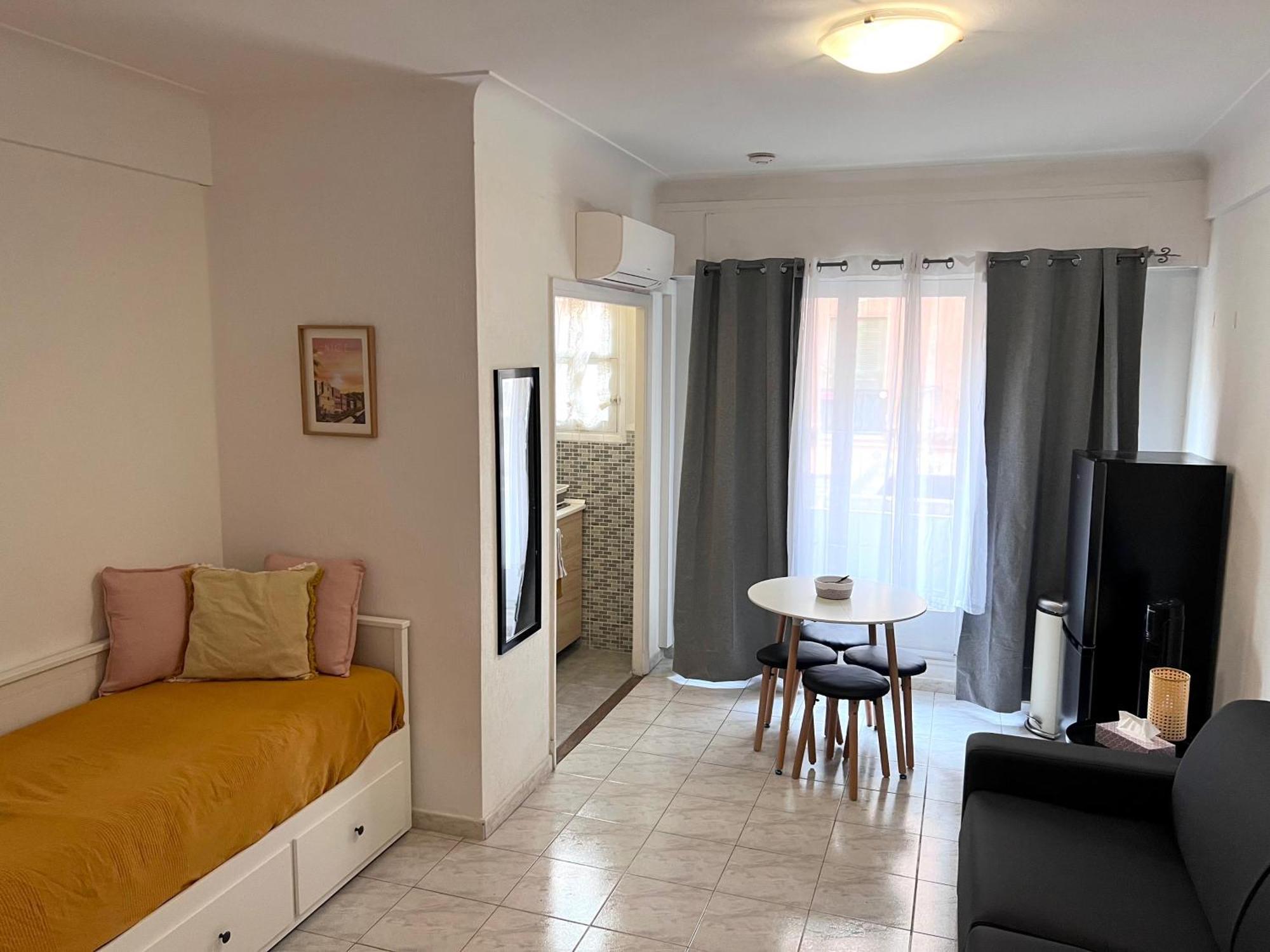 Appartamento Fully Equipped For 3, Near Negresco